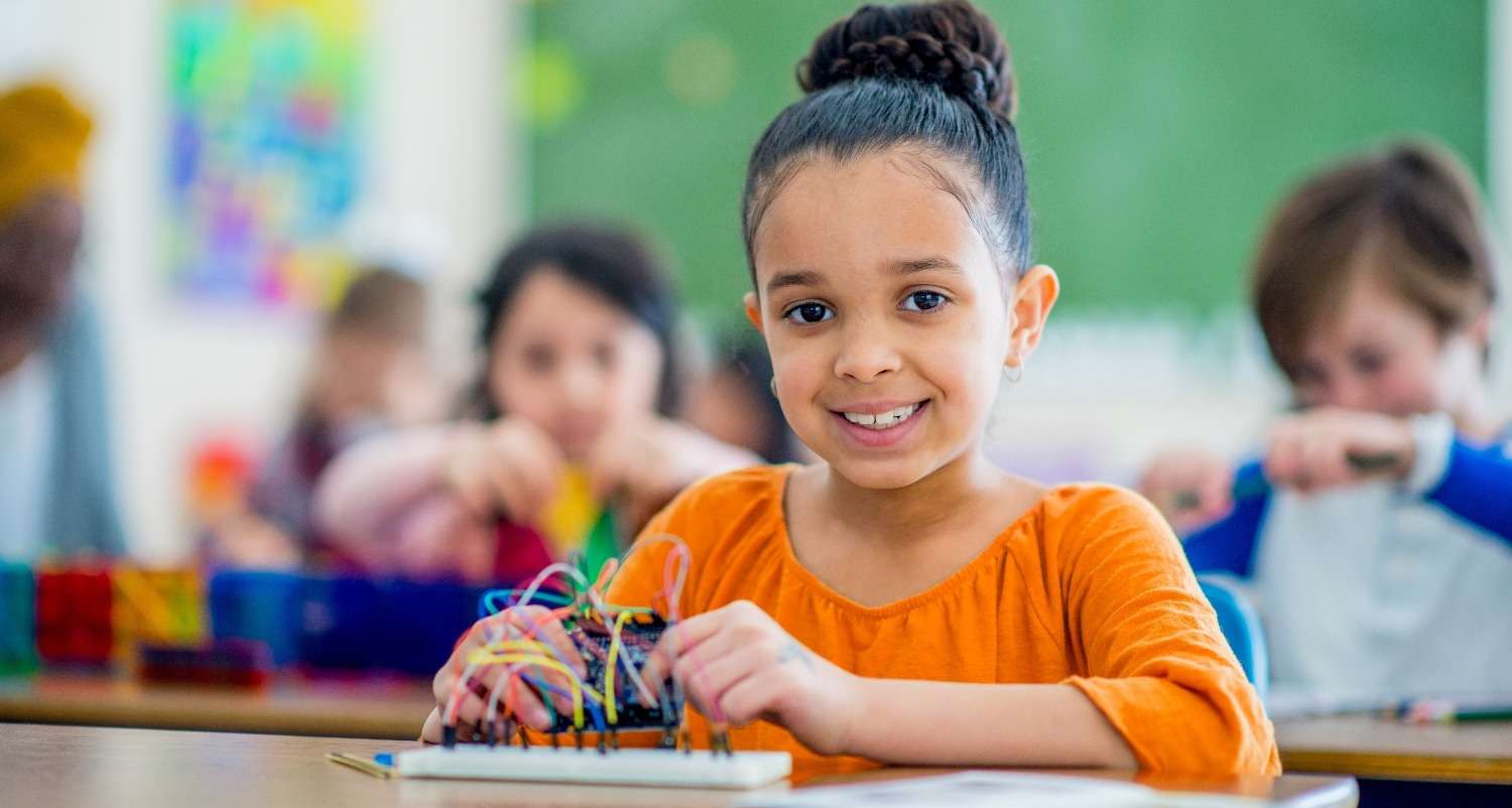 Elementary-student-at desk-smiling-at-camera_Florida-charter