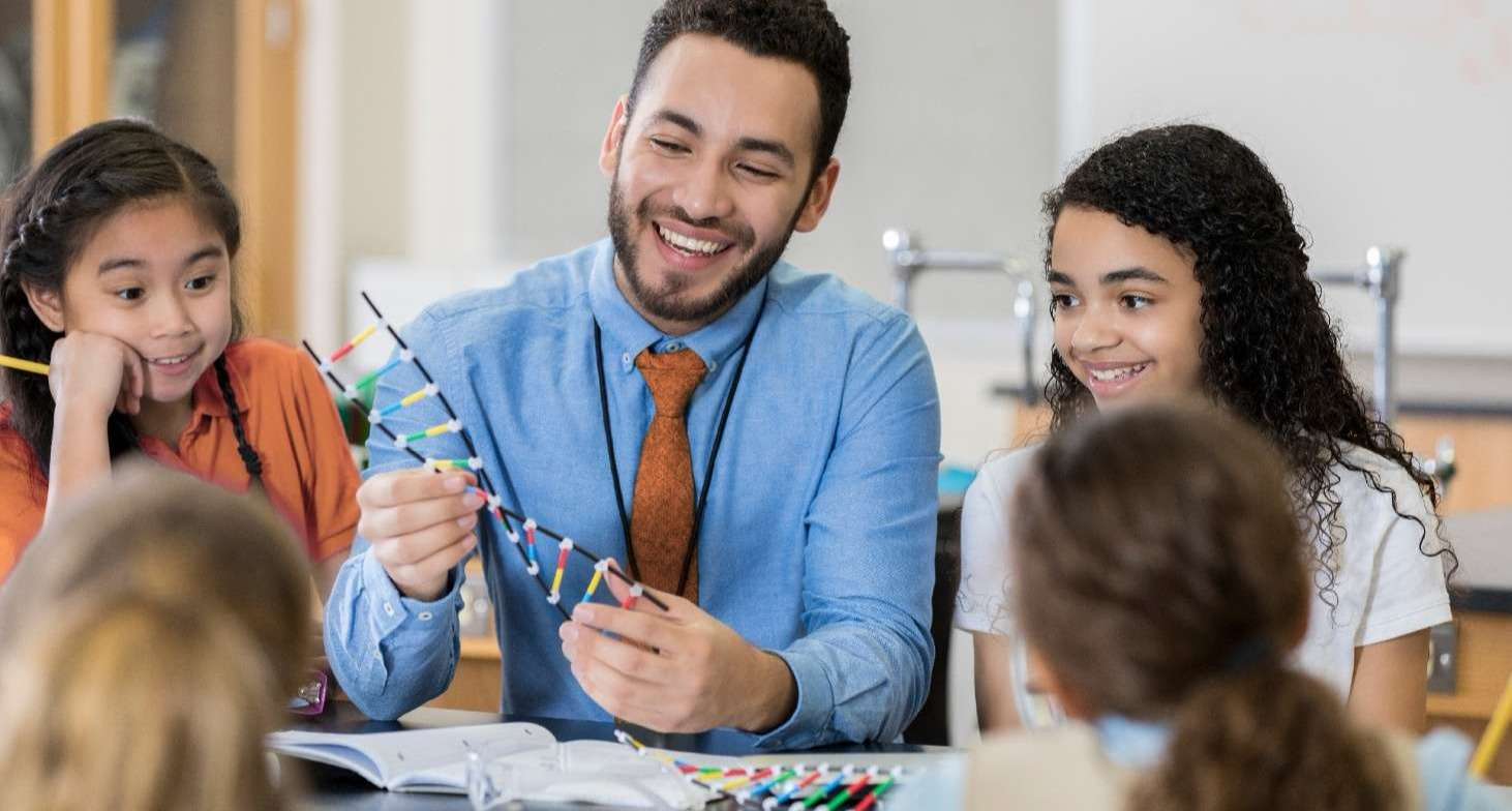 Male teacher with elementary students_Spring ISD Case Study_Featured-1