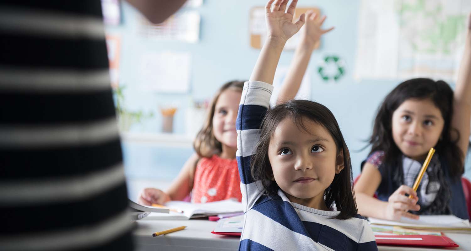 Young-students-raising-their-hand-during-a-lesson